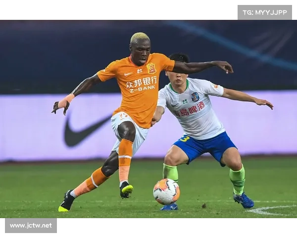 揭开埃弗拉足球人生的神秘面纱从成长到巅峰的励志故事与心路历程